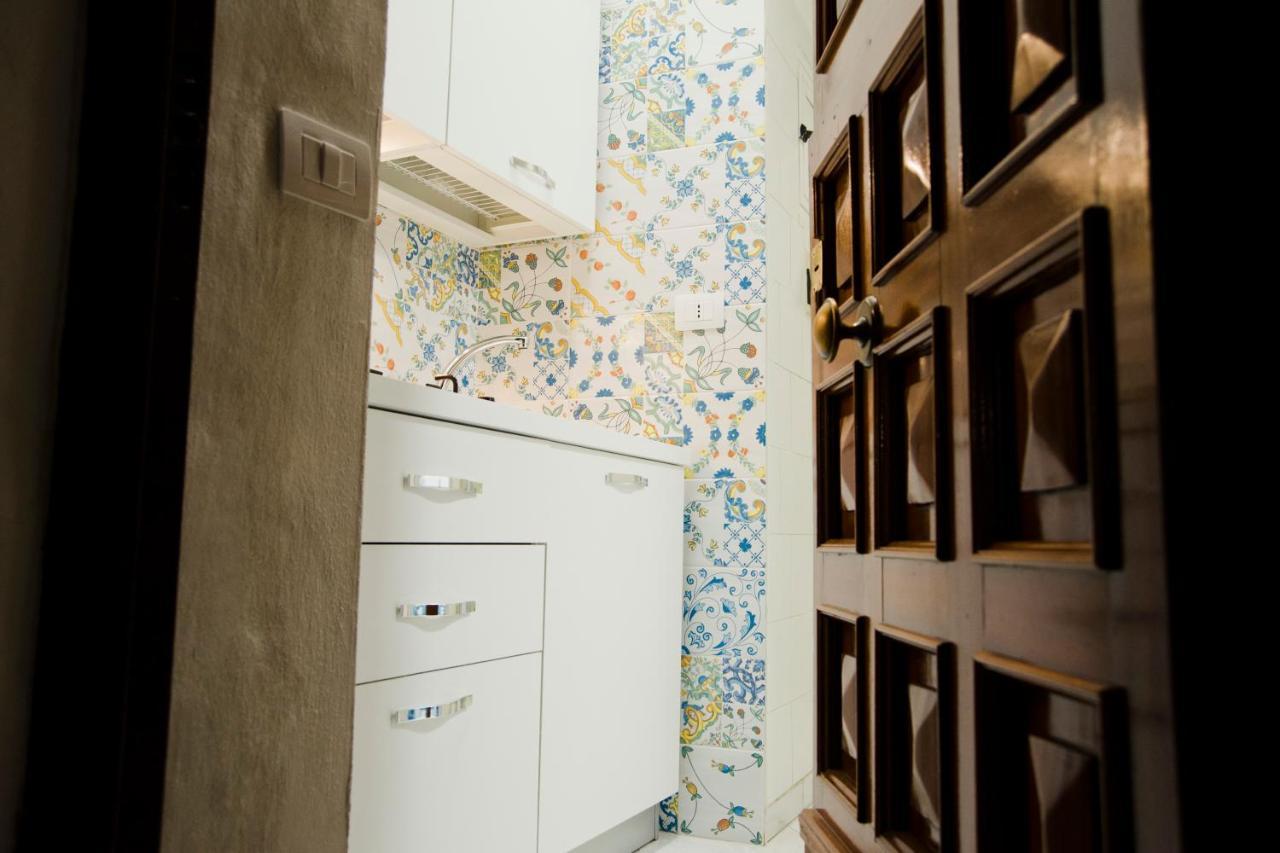 Mincasa Nel Cuore Di Napoli ภายนอก รูปภาพ